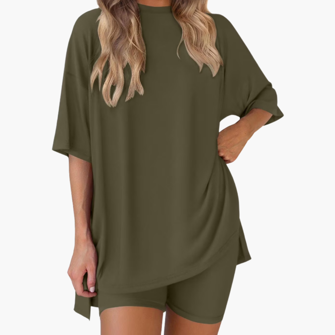 Completo sportivo donna con top a collo a V e pantaloncini larghi