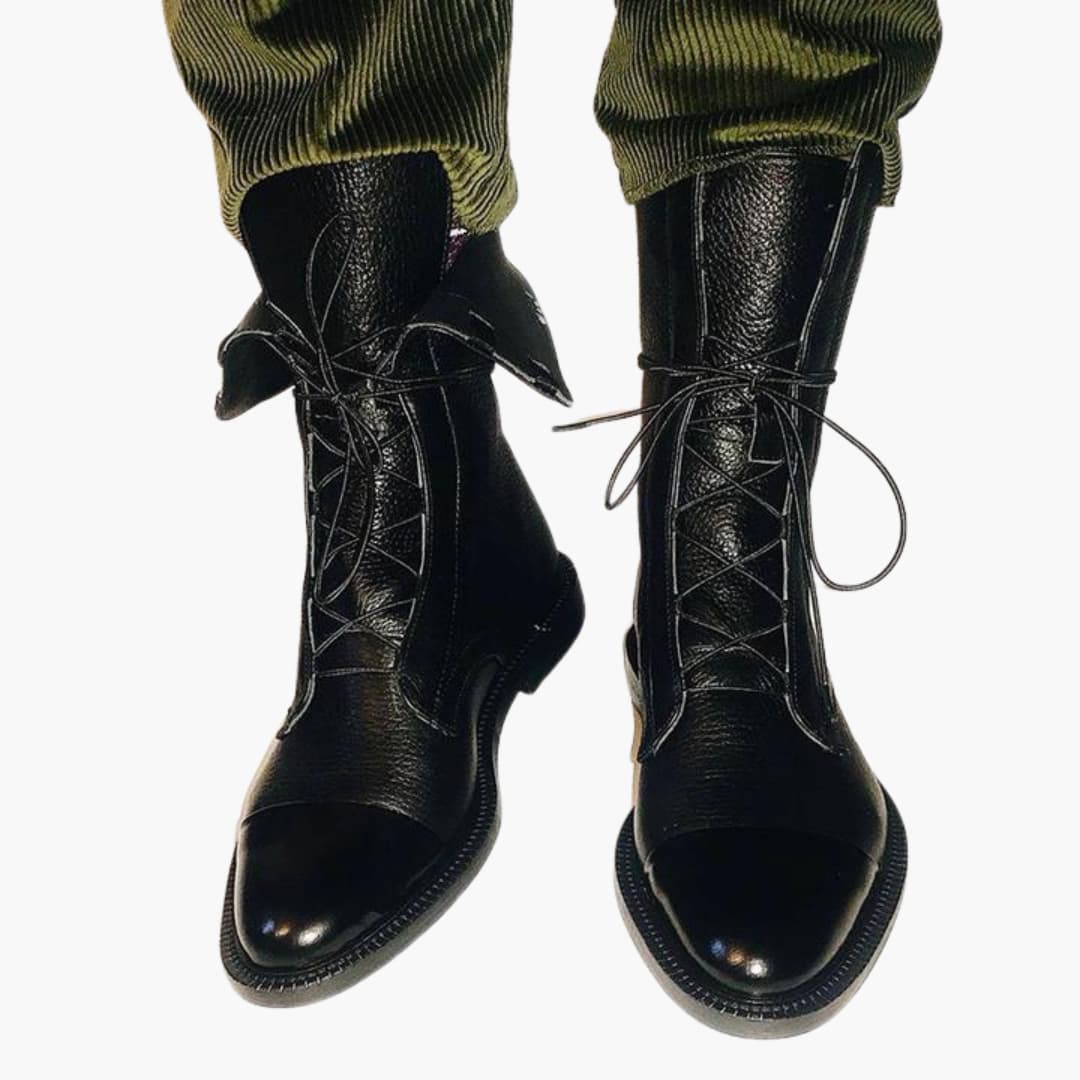 Women's lace-up boots with round toe and low heel