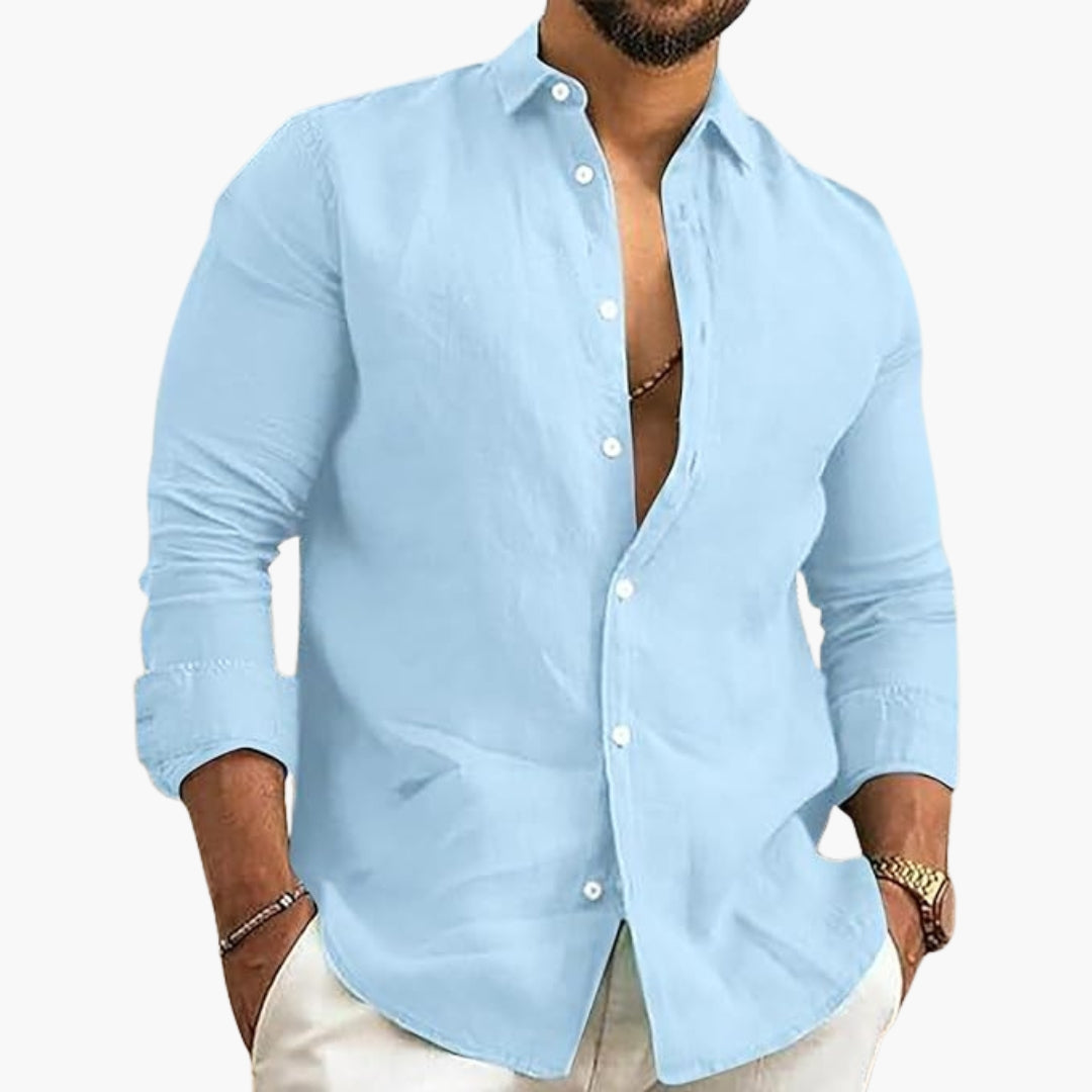 Camisa de hombre con cierre de botones y superficie lisa