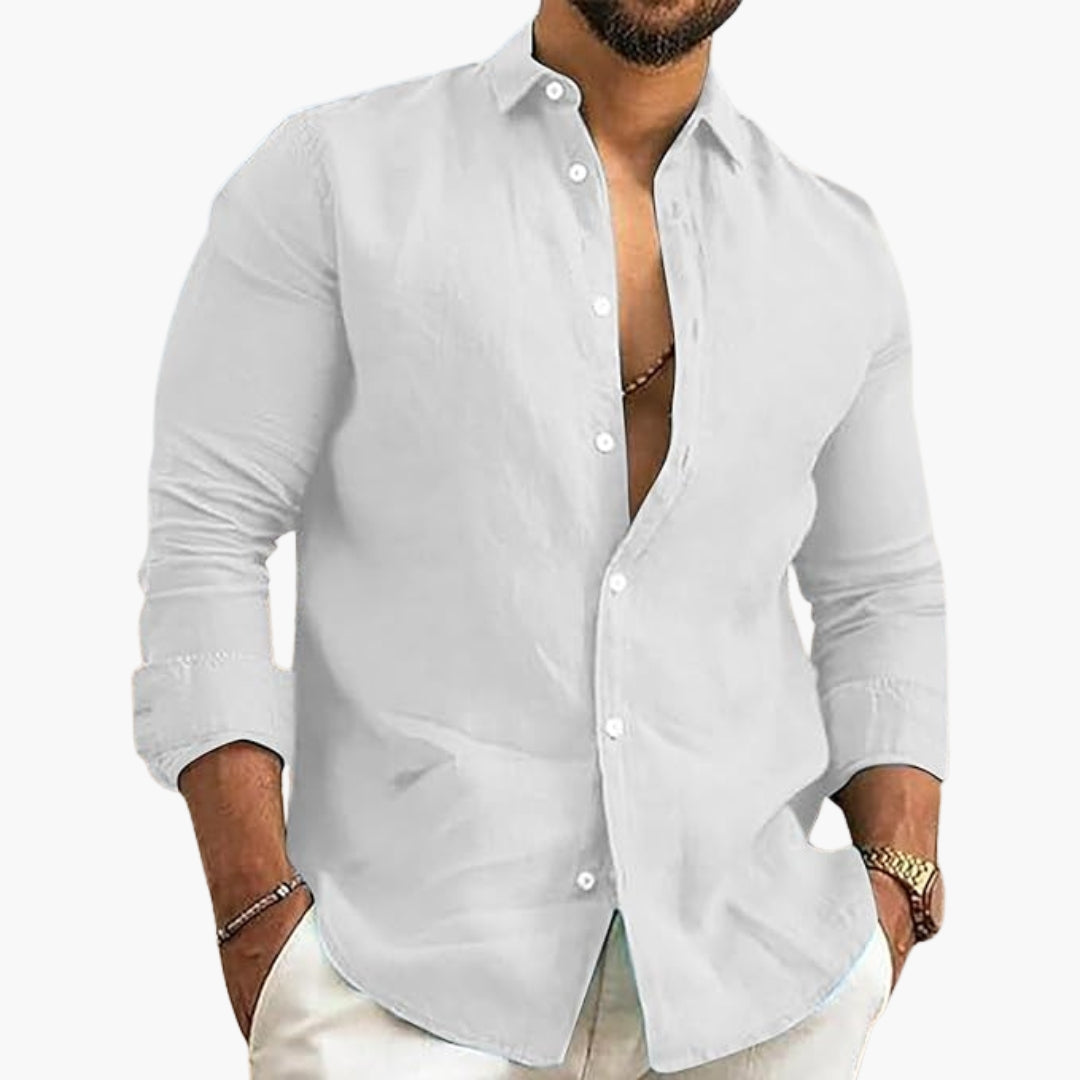 Camisa de hombre con cierre de botones y superficie lisa