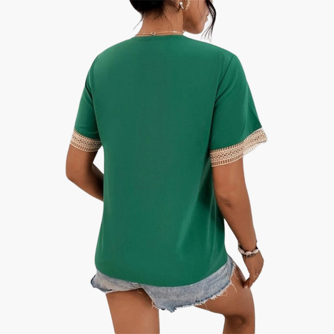 Camisa de Senhora com Decote em V e Acabamento em Renda