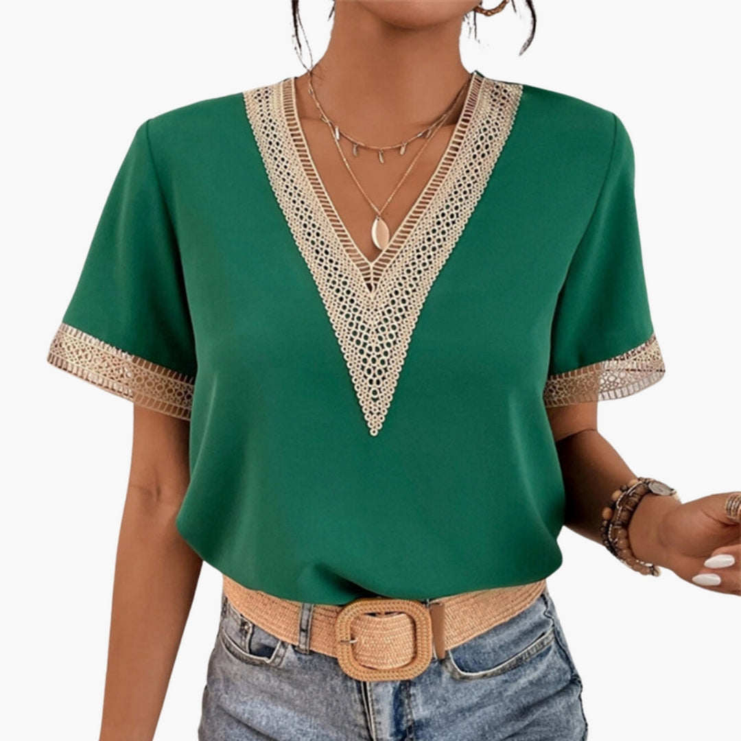 Camisa de Senhora com Decote em V e Acabamento em Renda