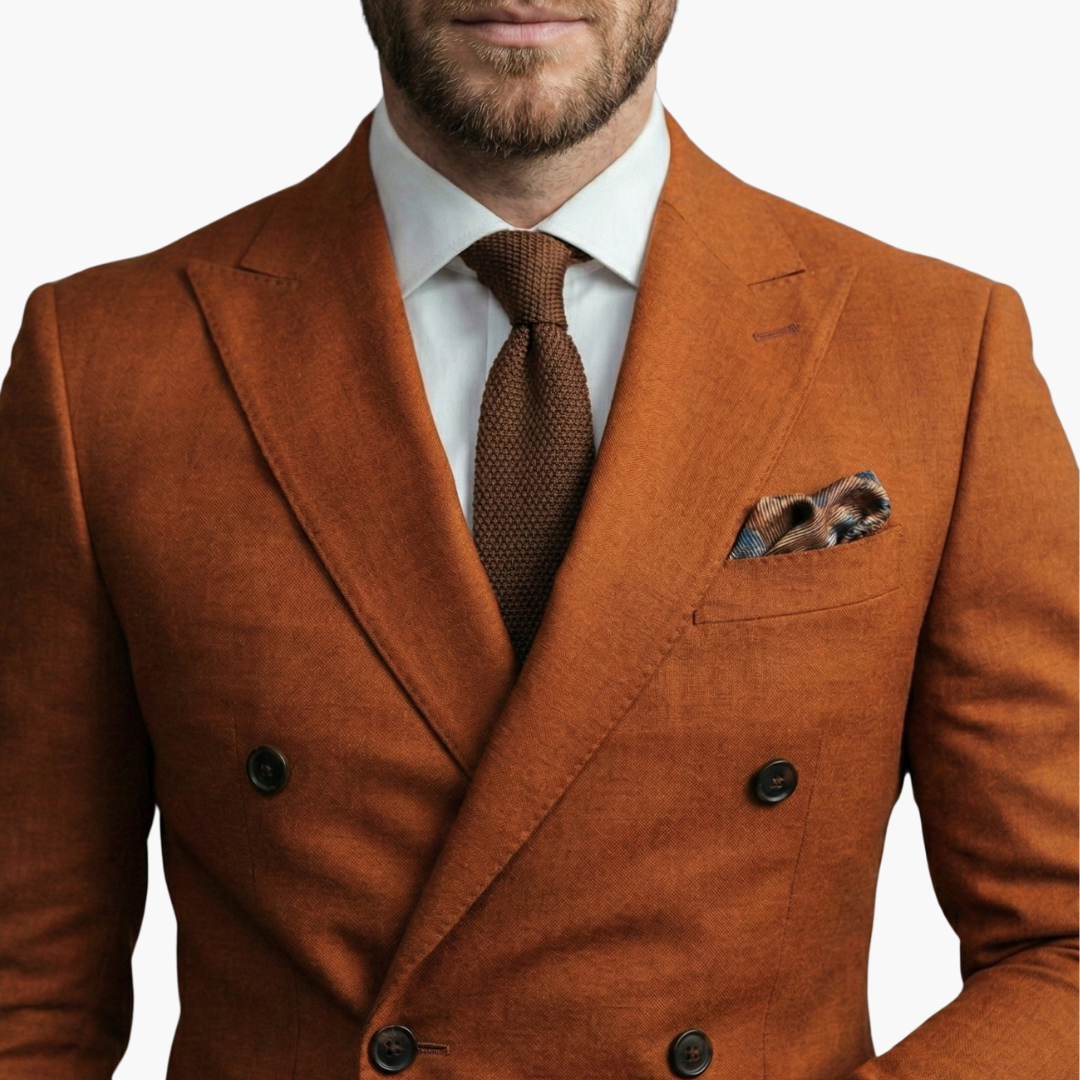 Costume homme deux pièces avec veste croisée et six boutons