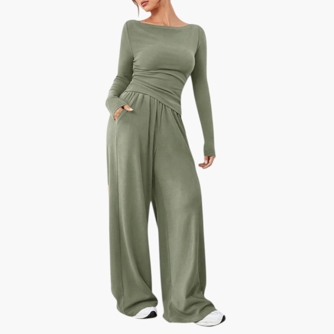 Completo donna con taglio ampio e maglia a maniche lunghe