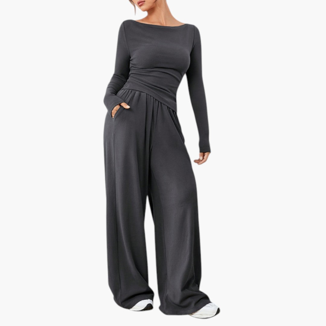 Completo donna con taglio ampio e maglia a maniche lunghe