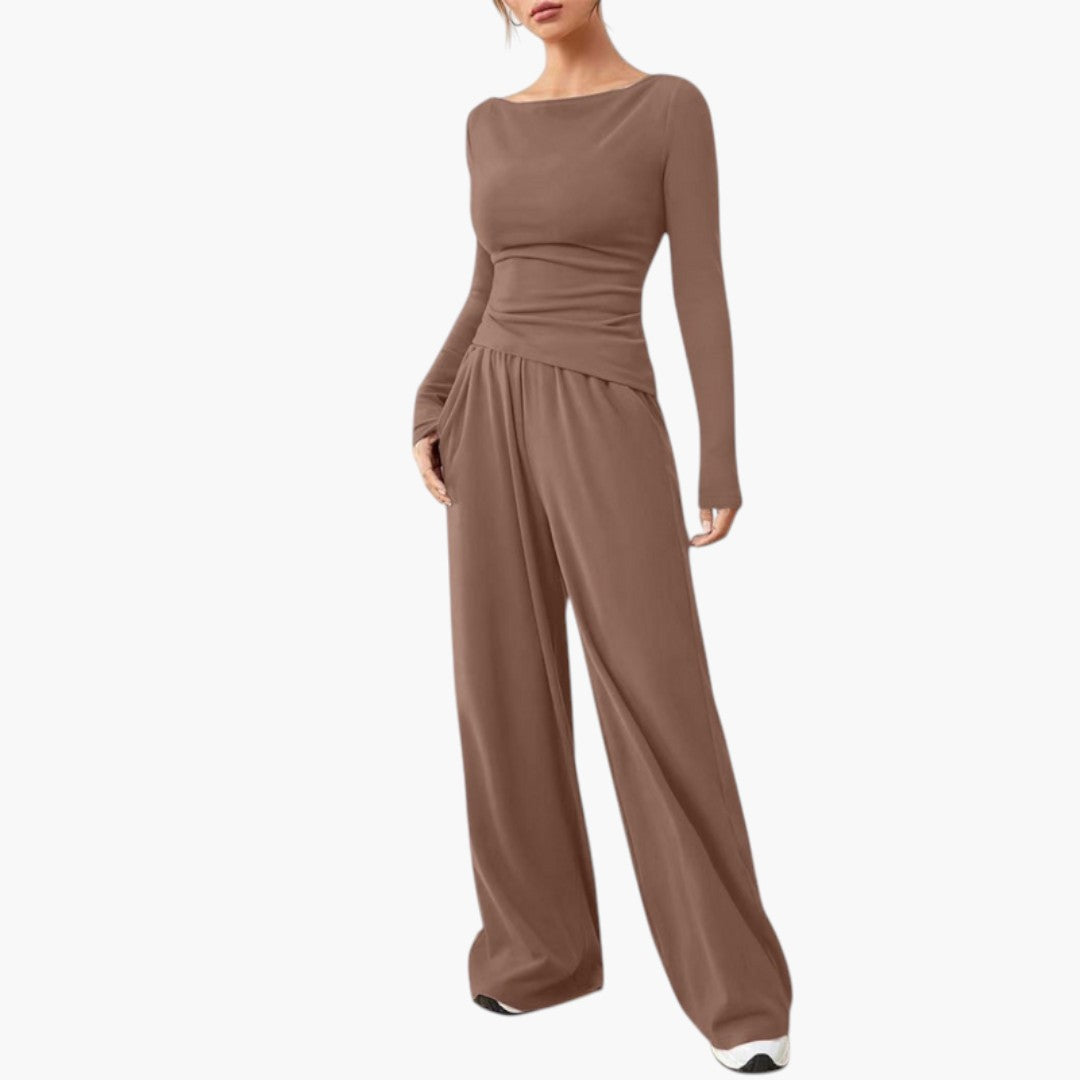 Completo donna con taglio ampio e maglia a maniche lunghe