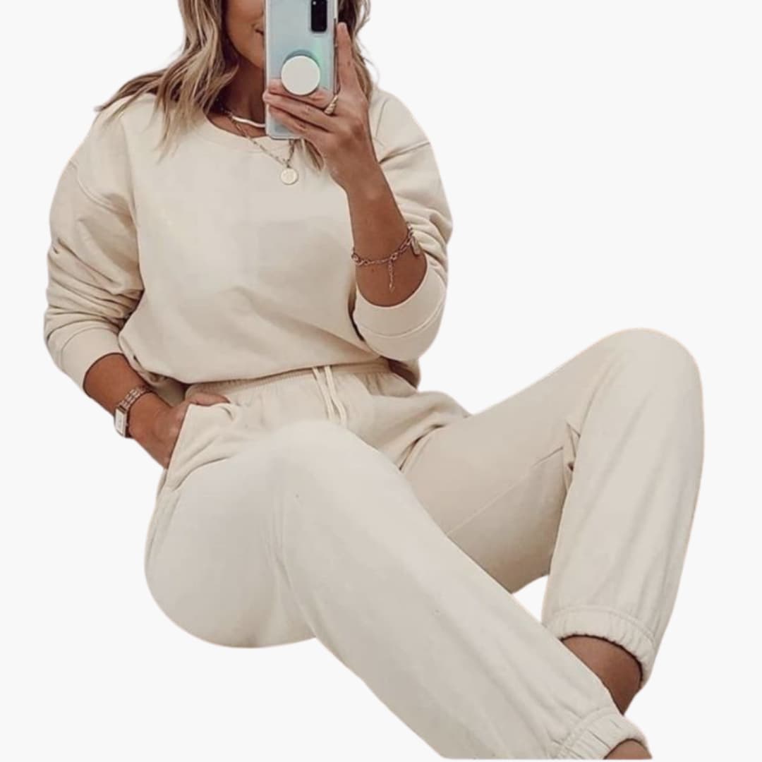 Women's sports set with high collar and elastic waistband