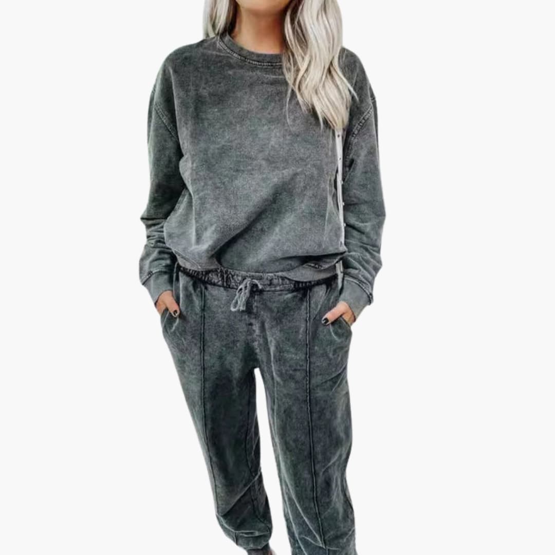 Women's sports set with high collar and elastic waistband