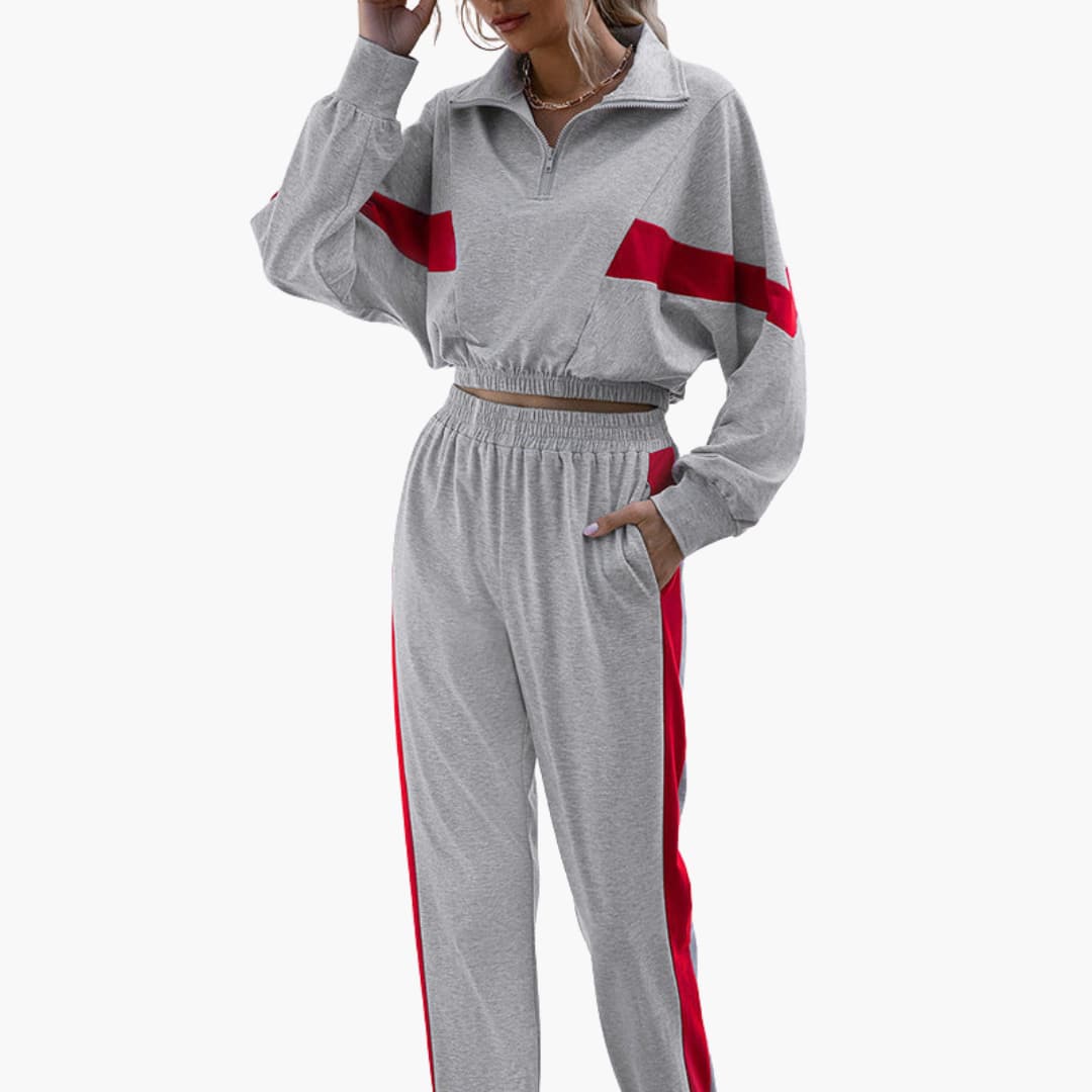 Women's sports set with zip collar and elastic cuffs