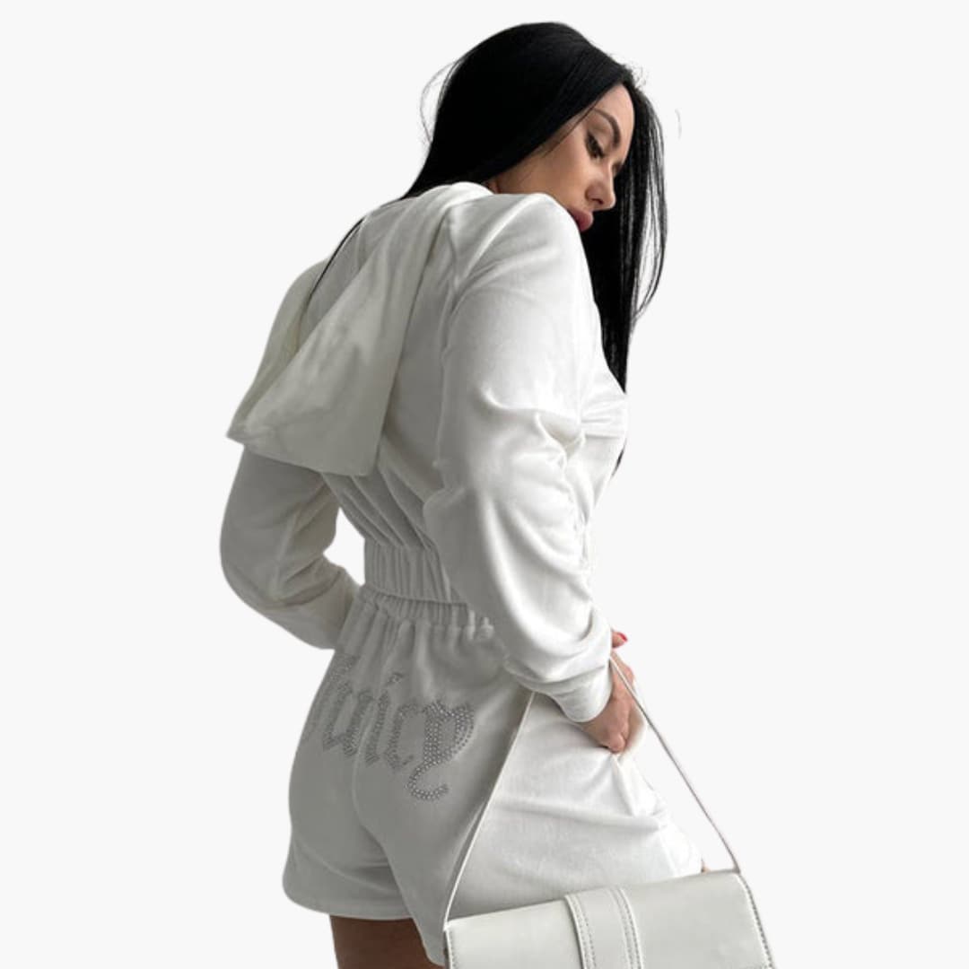 Women's sports set with front zip closure and elastic waistband