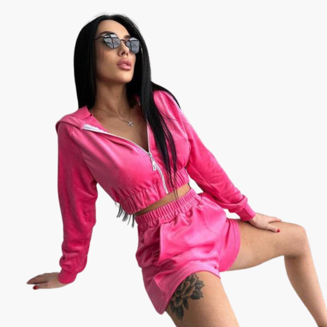 Women's sports set with front zip closure and elastic waistband