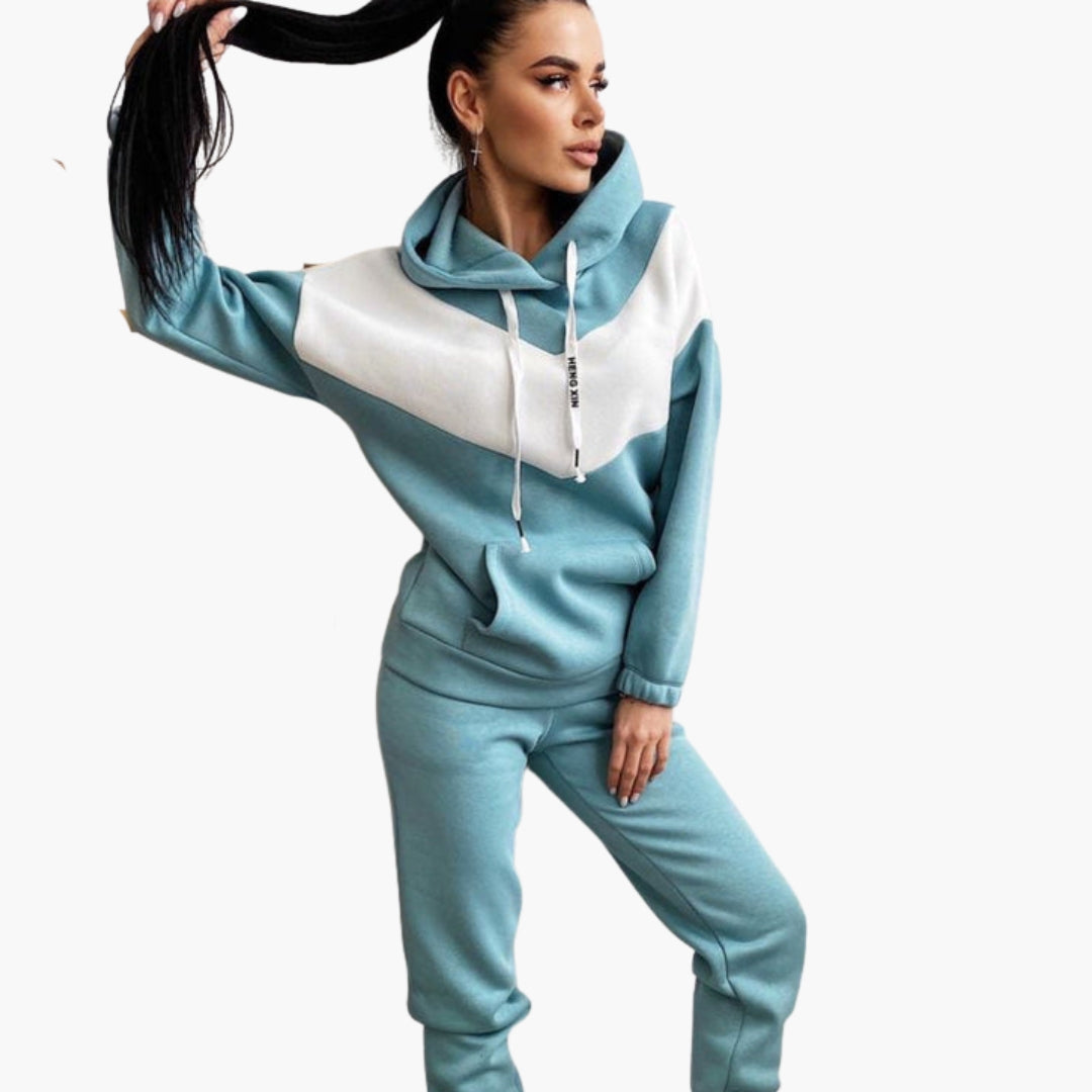 Women's tracksuit set with kangaroo pocket