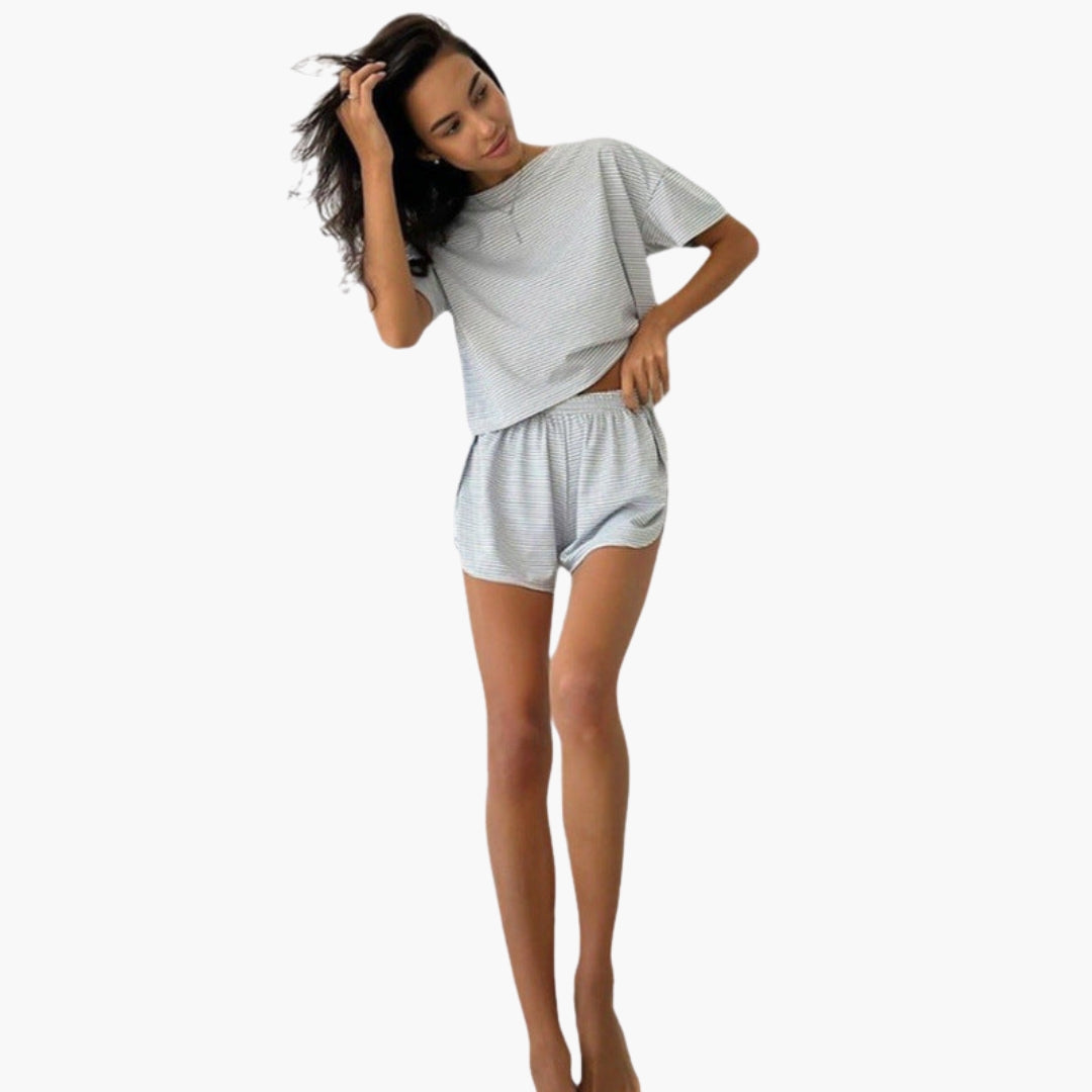 Women's relaxation outfit with short-sleeved top