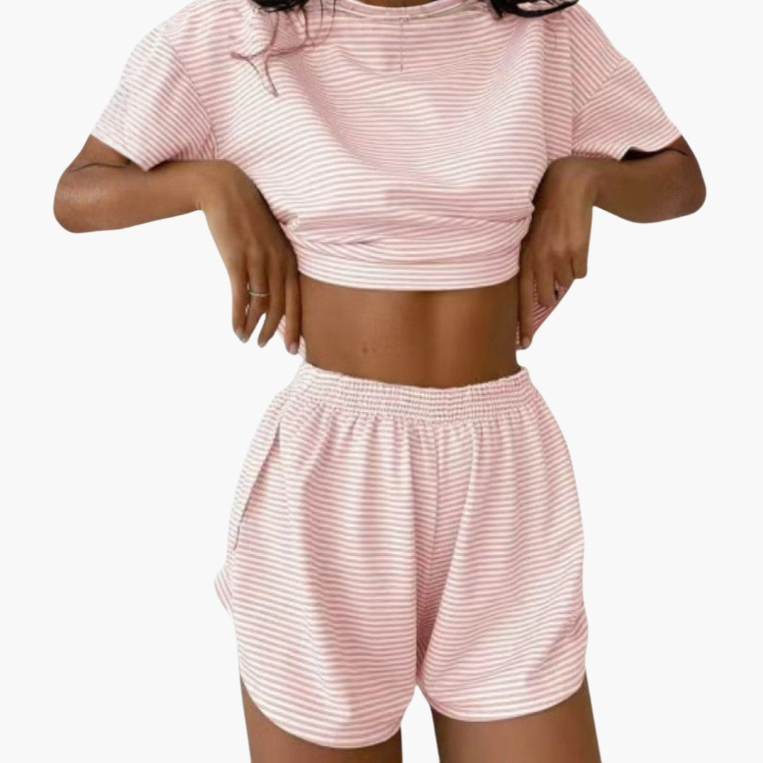 Women's relaxation outfit with short-sleeved top