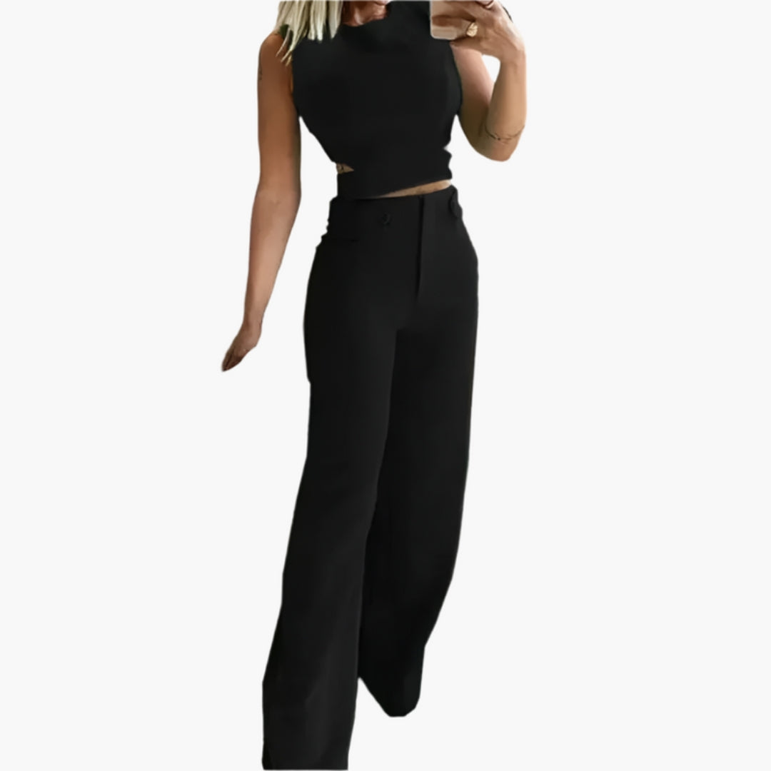 Two-piece women's outfit with wide trousers