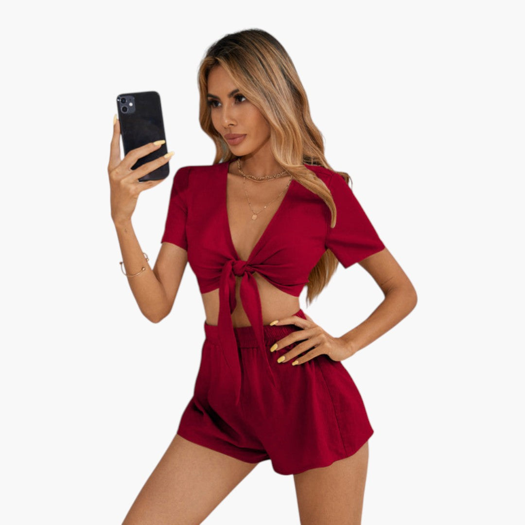 Completo estivo da donna con top annodato e pantaloncini