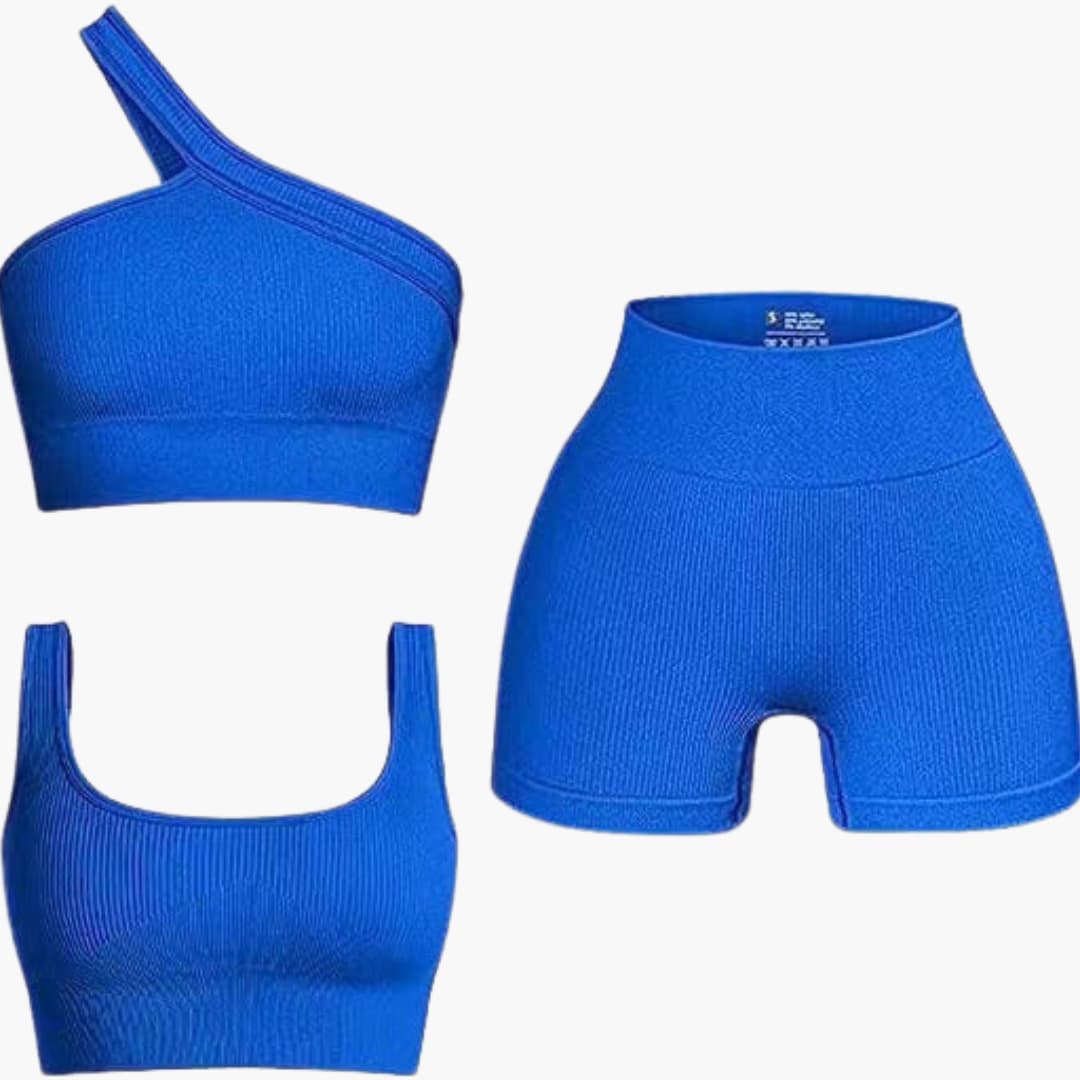 To-delt sæt til kvinder med asymmetrisk top og højtaljede shorts