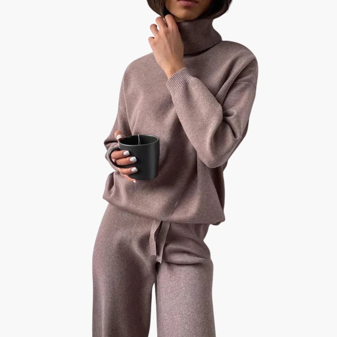 Conjunto de mujer de dos piezas con cuello alto