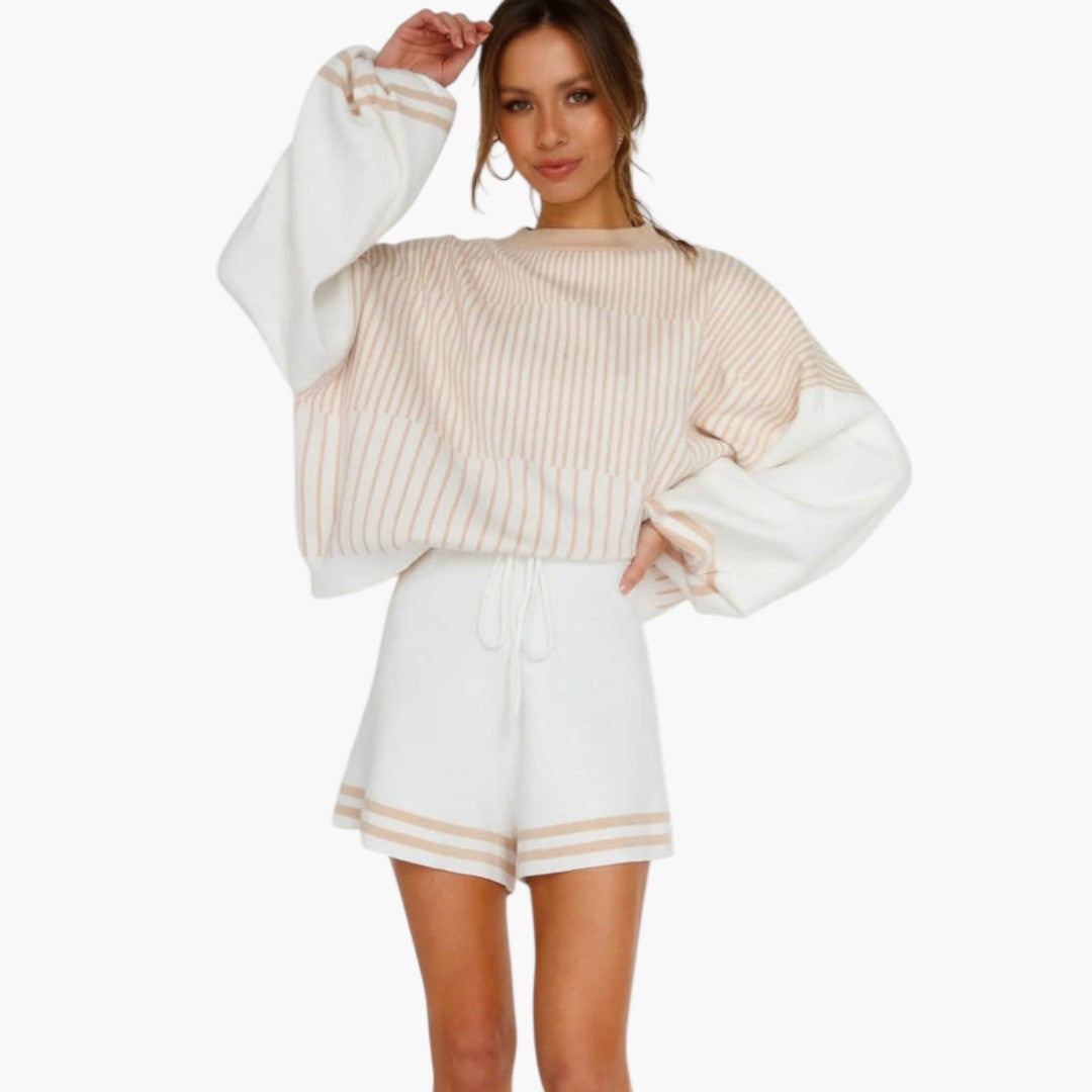 Sæt til kvinder med oversize top og elastisk taljeshorts