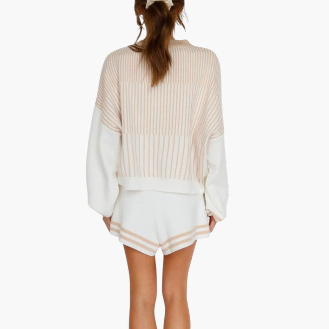 Sæt til kvinder med oversize top og elastisk taljeshorts
