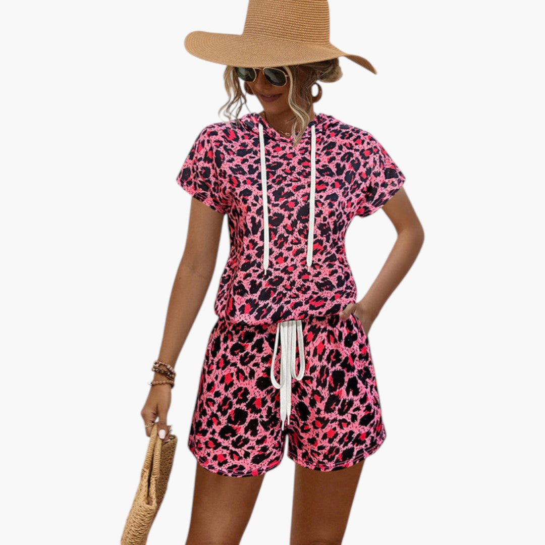 Conjunto feminino com padrão animal e camisola com capuz