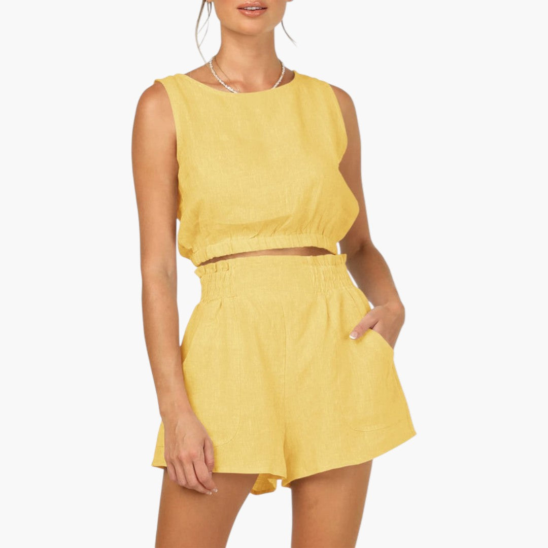Completo donna con camicetta in lino e pantaloncini a vita alta