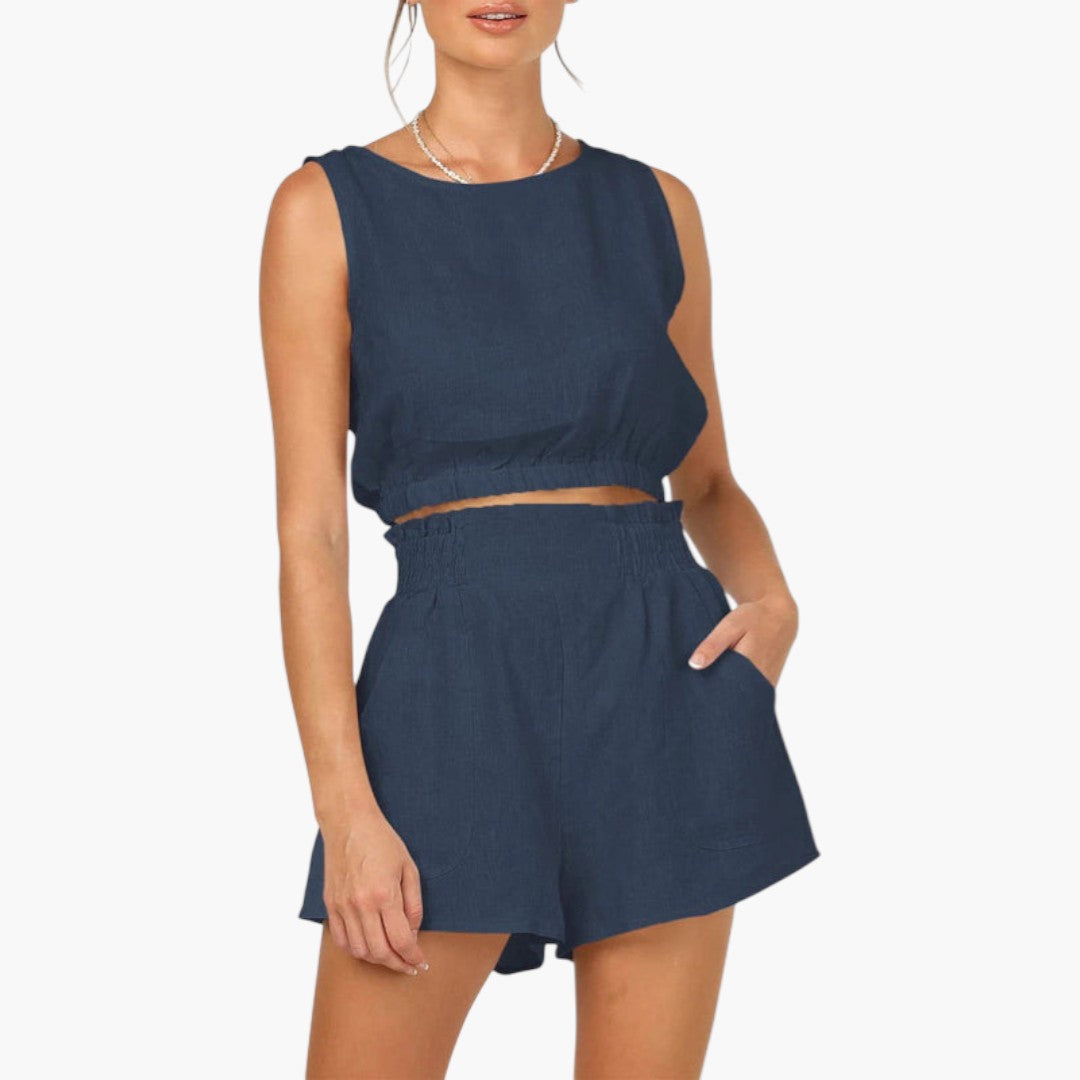 Completo donna con camicetta in lino e pantaloncini a vita alta