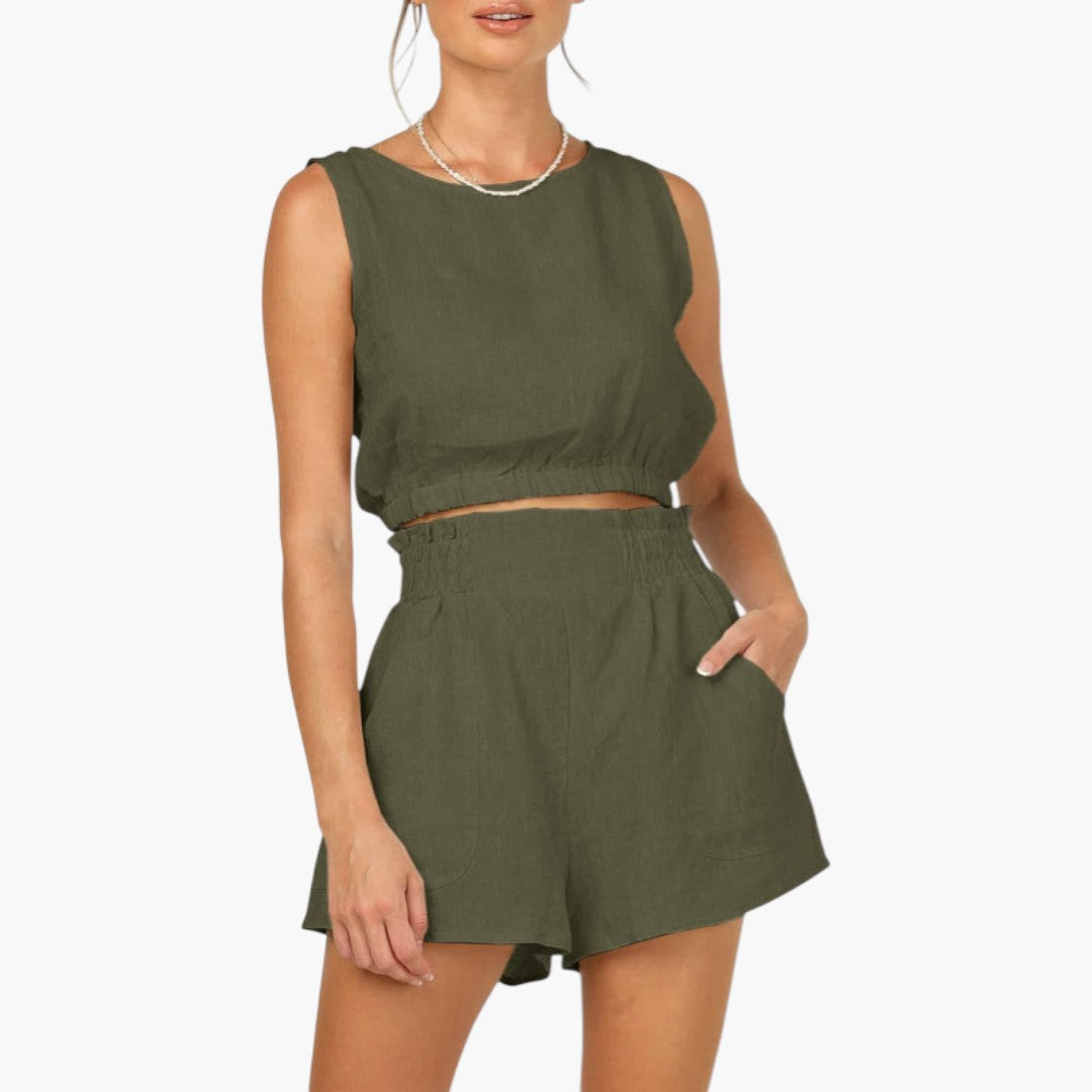 Completo donna con camicetta in lino e pantaloncini a vita alta