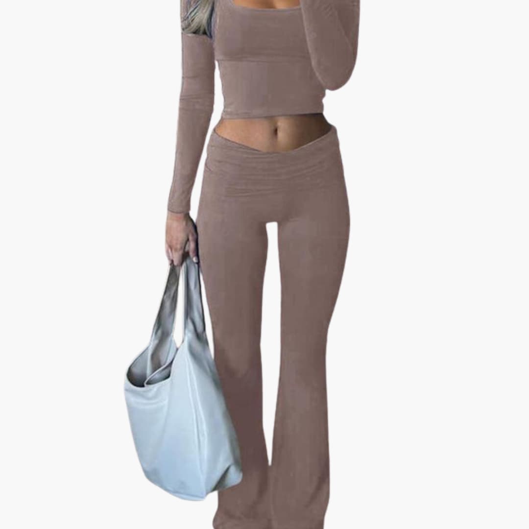 Women's sportswear set with square neckline and wide-leg pants