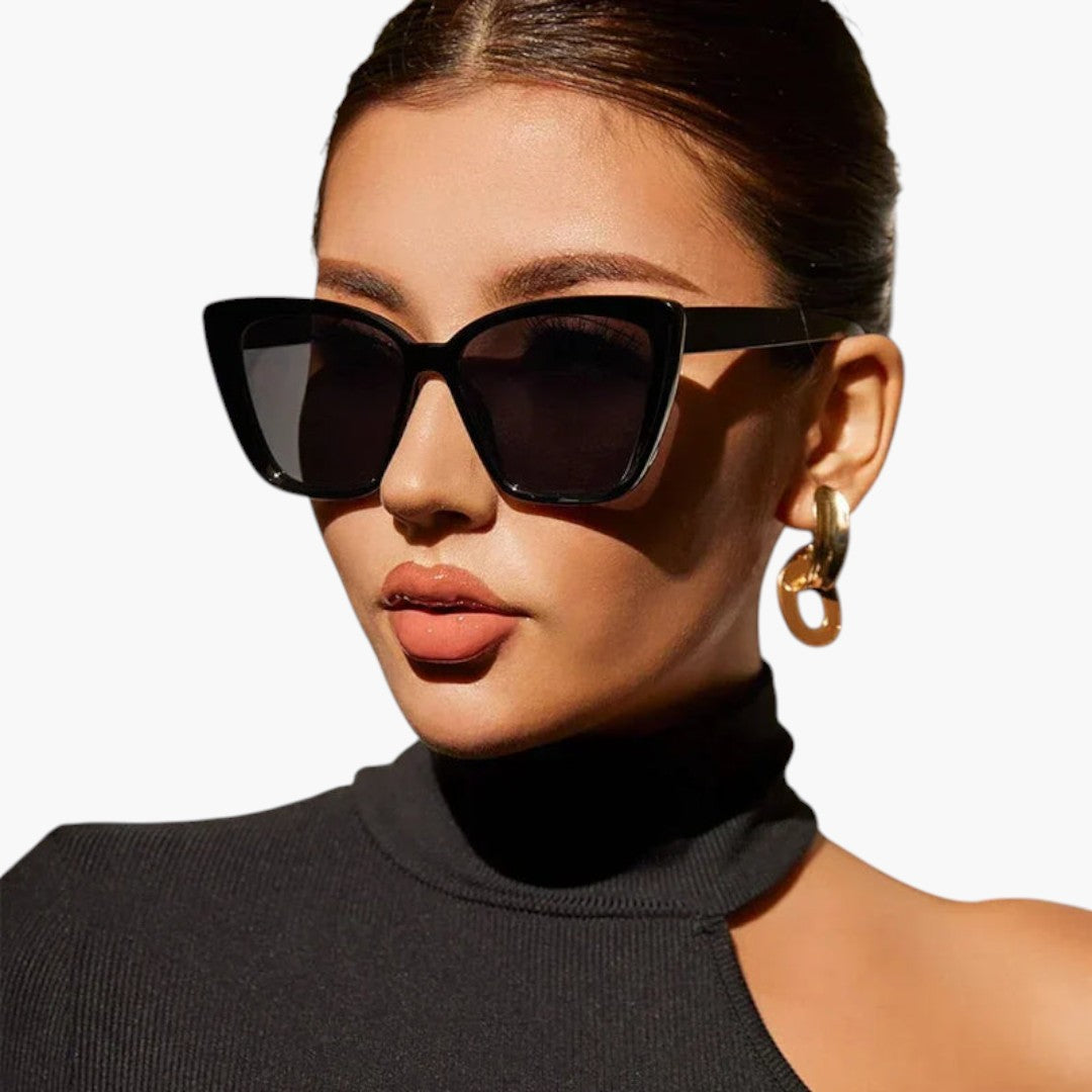 Lunettes de soleil femmes avec verres teintés et forme œil de chat