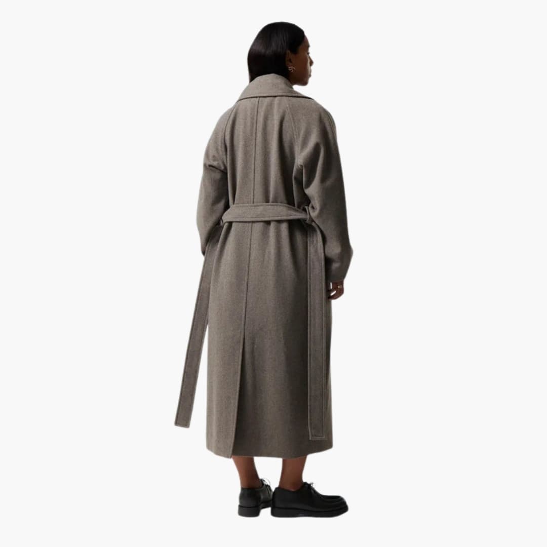 Abrigo largo de mujer en lana con corte oversize y bolsillos laterales