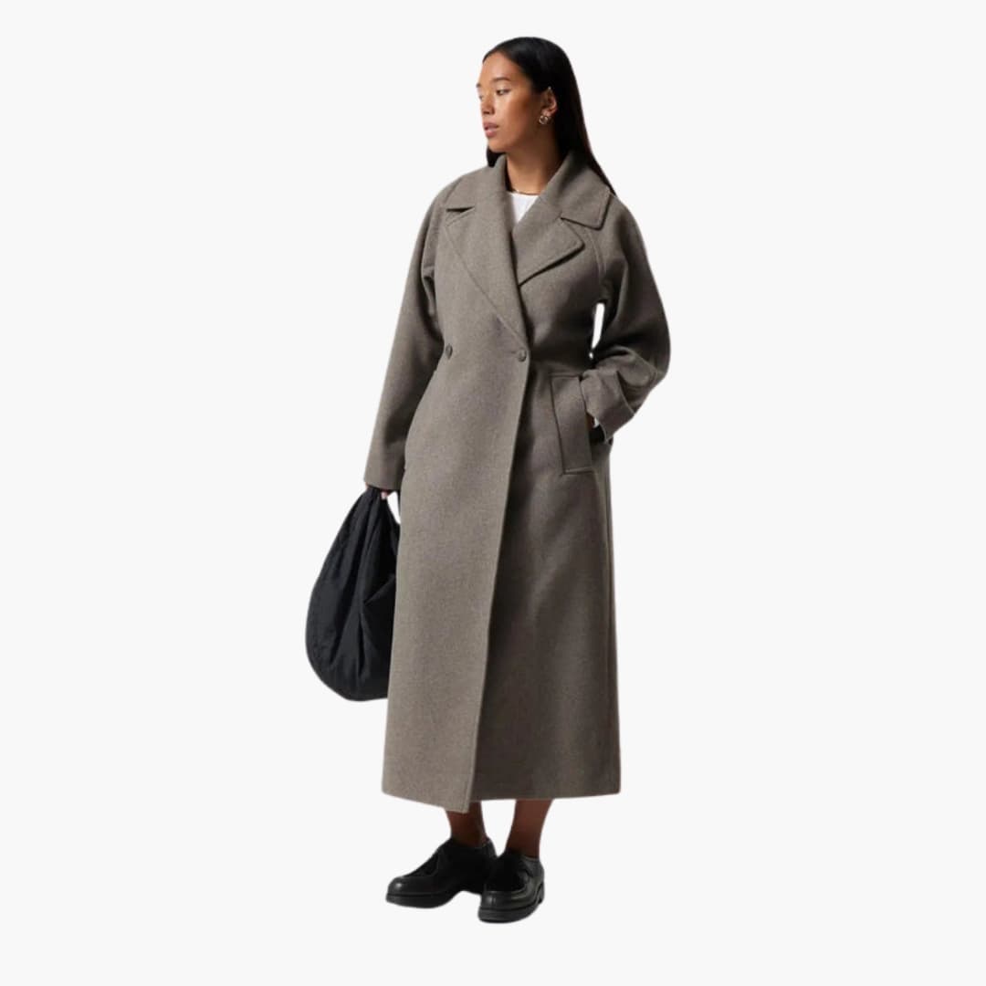 Abrigo largo de mujer en lana con corte oversize y bolsillos laterales