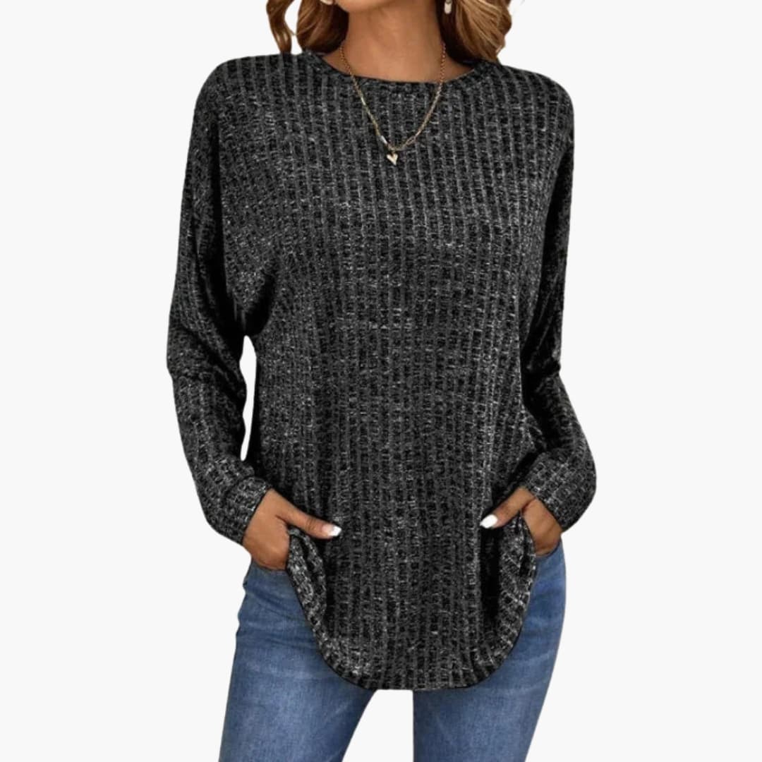 Pull para mulher com gola redonda e superfície tricotada