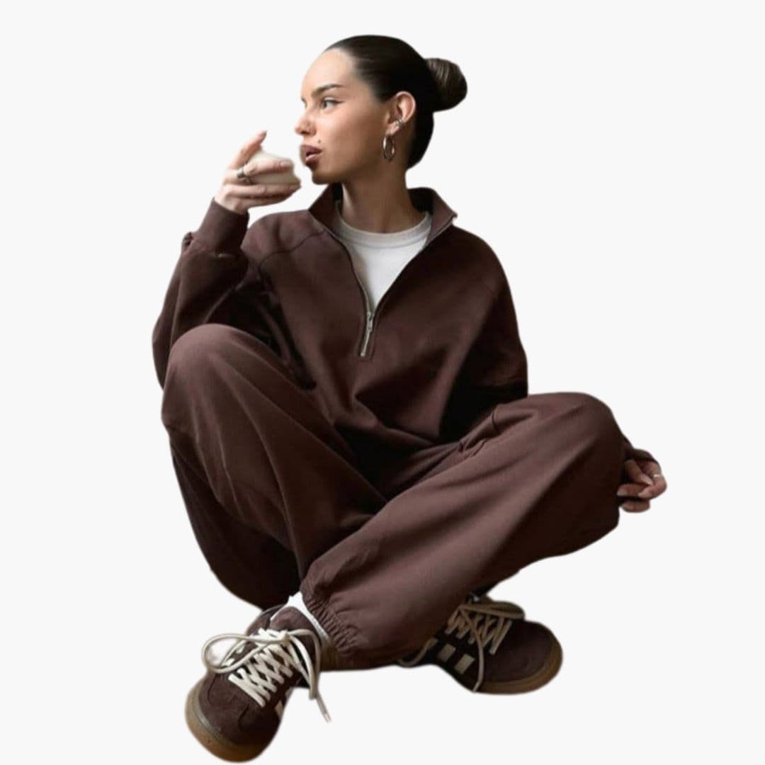 Women's fleece pullover with stand-up collar and zip closure