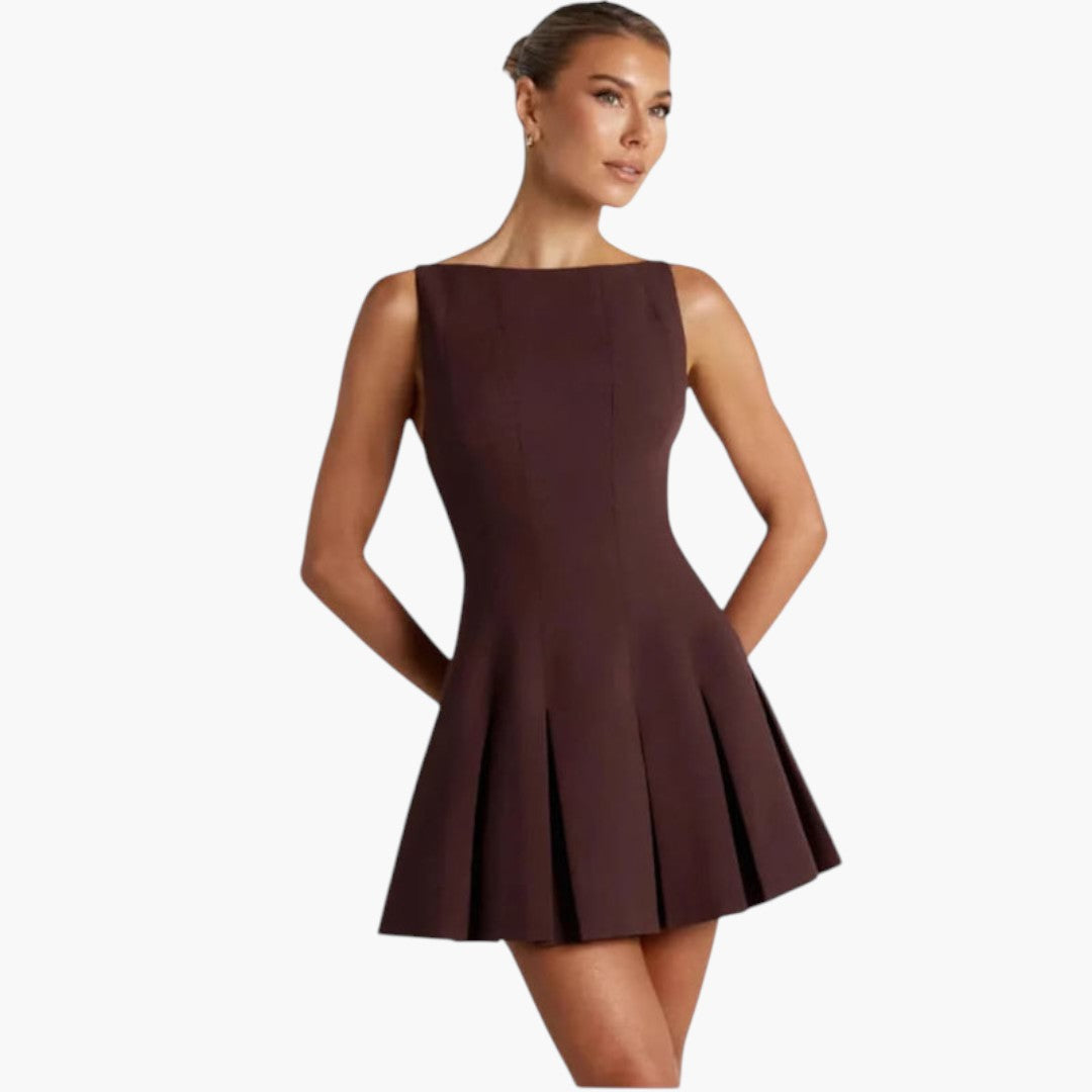 Robe mini para mulher com costas nuas e saia plissada
