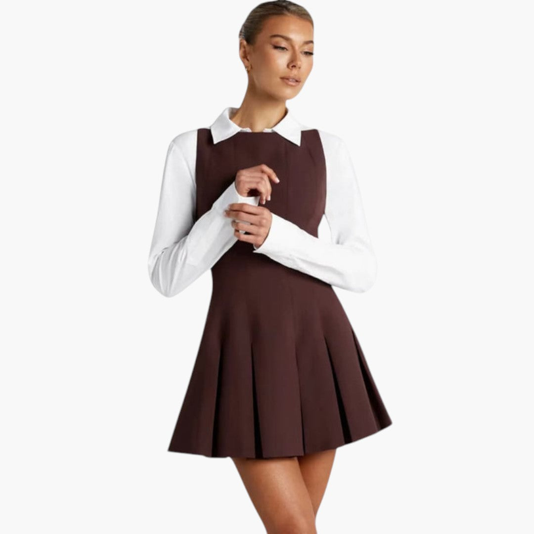 Robe mini para mulher com costas nuas e saia plissada