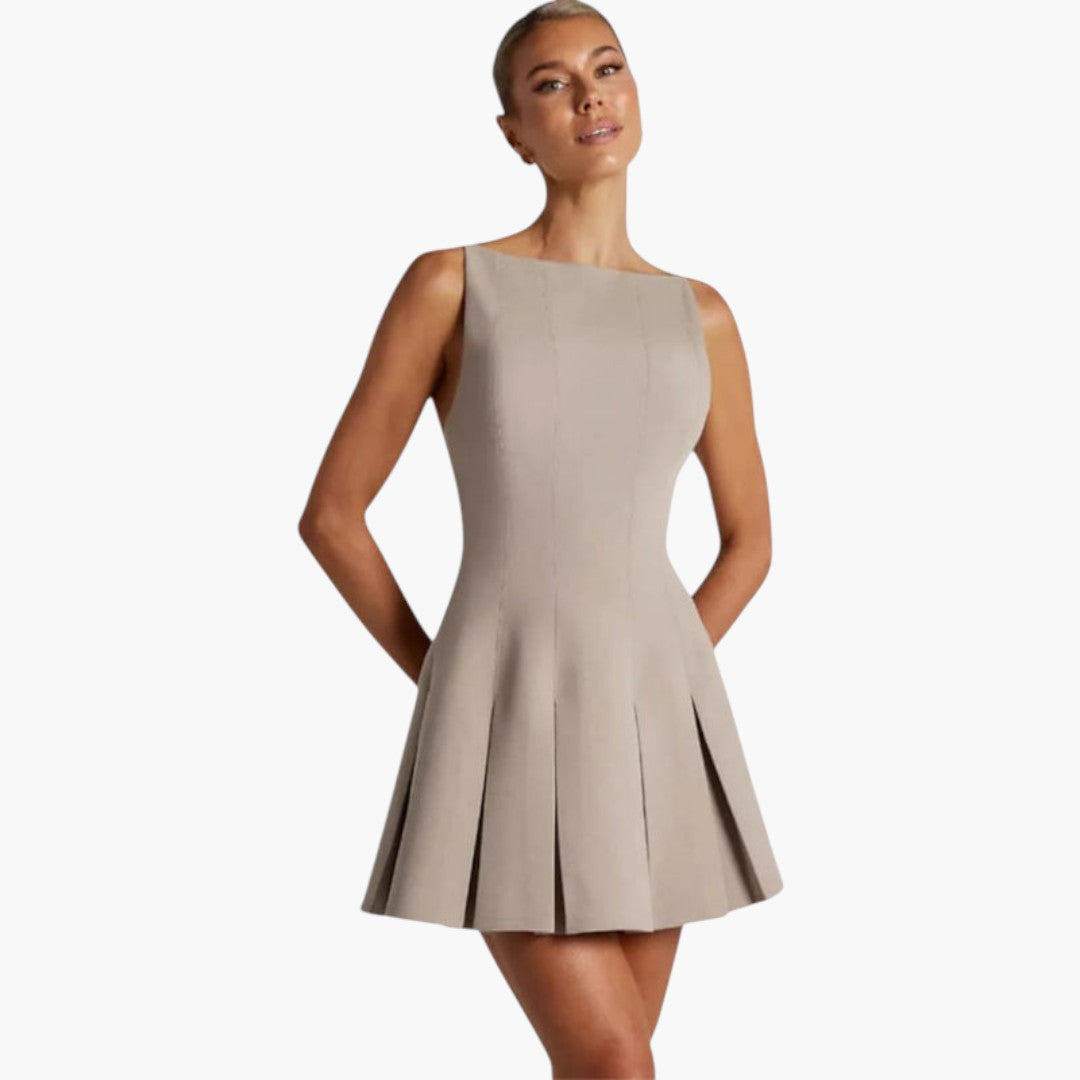 Robe mini para mulher com costas nuas e saia plissada