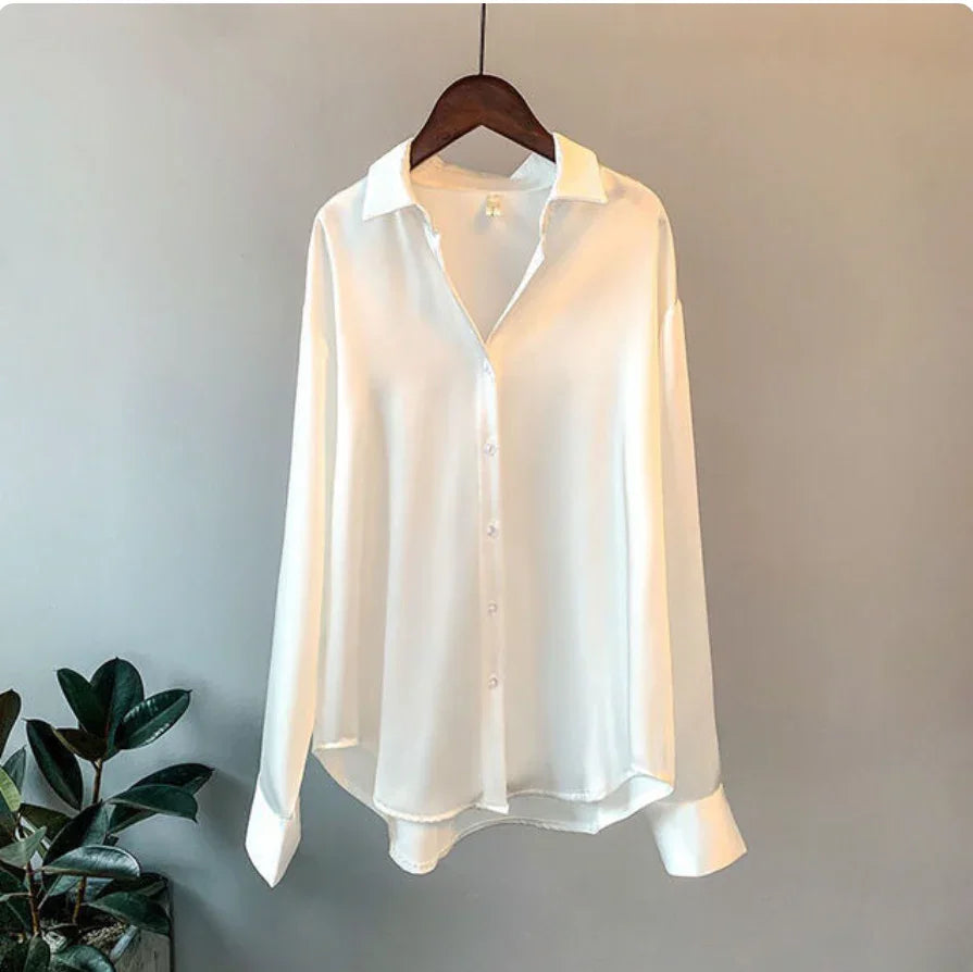Women's soft touch shirt | Classic collar and button placket | Versatile modern cut day to night