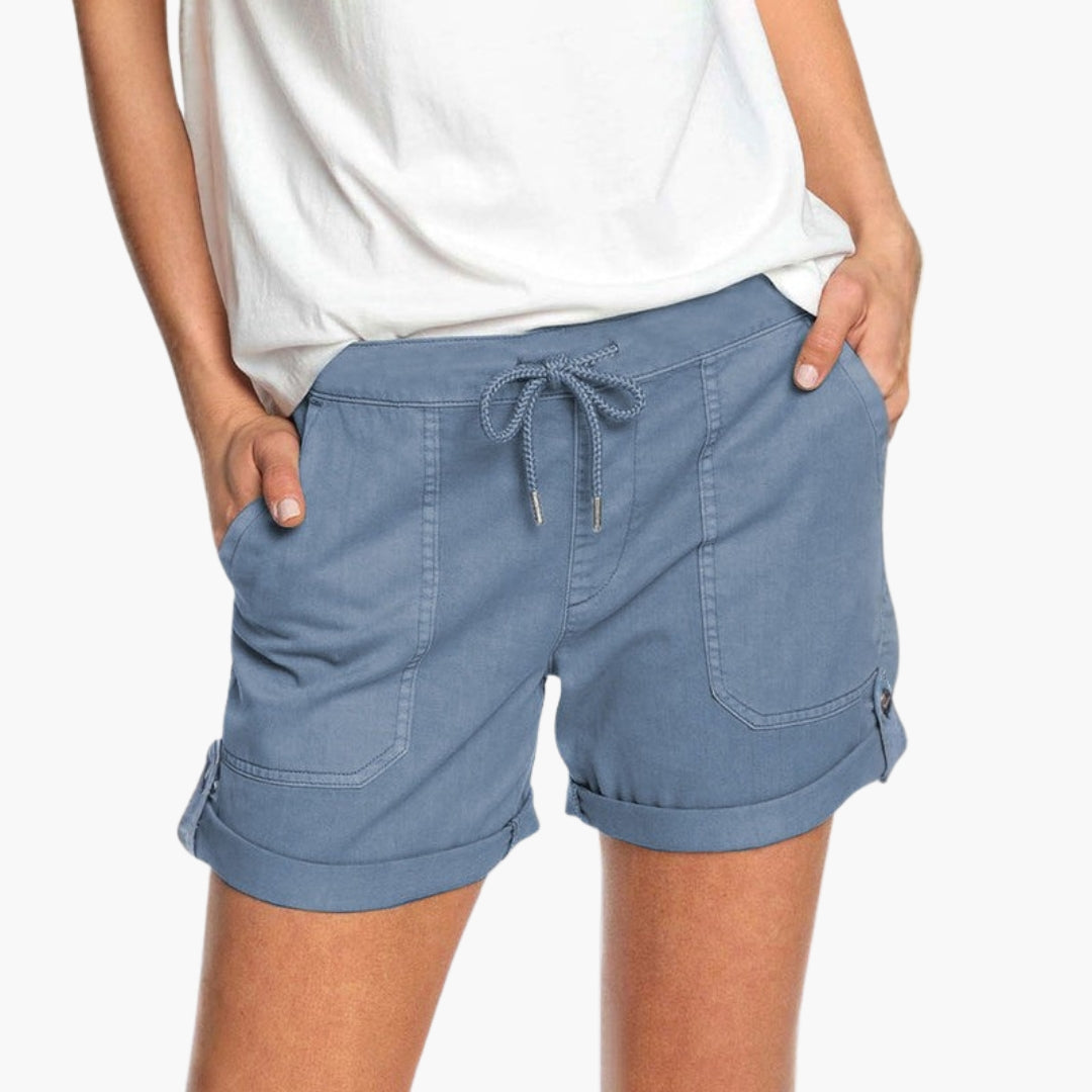 Kort dame med opbukket kant