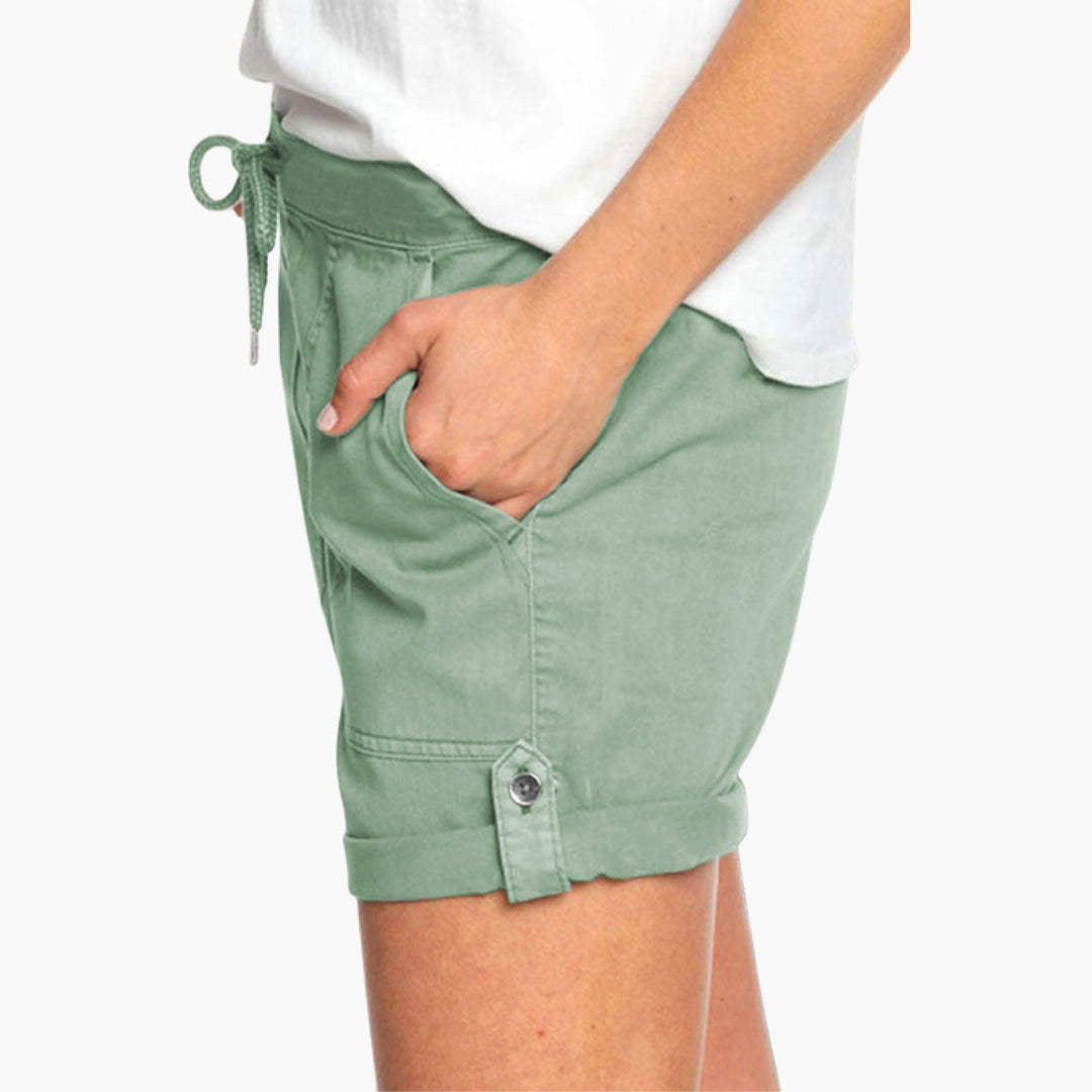 Kort dame med opbukket kant