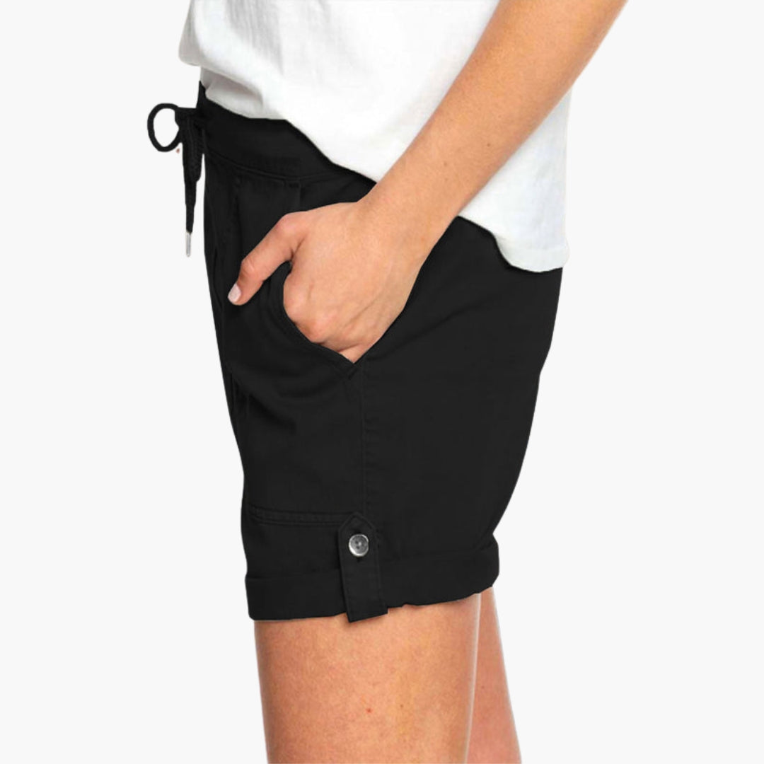 Kort dame med opbukket kant