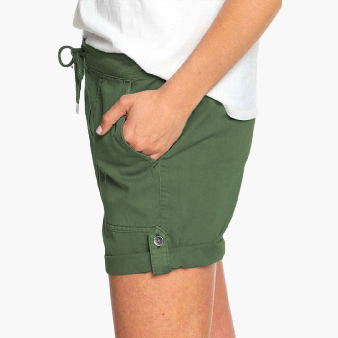 Kort dame med opbukket kant
