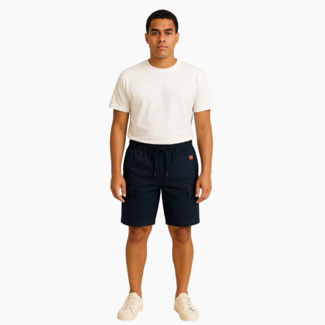 Men's short cargo pants with flap pocket