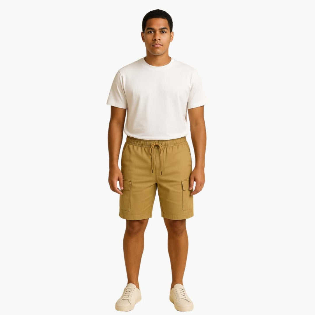 Men's short cargo pants with flap pocket