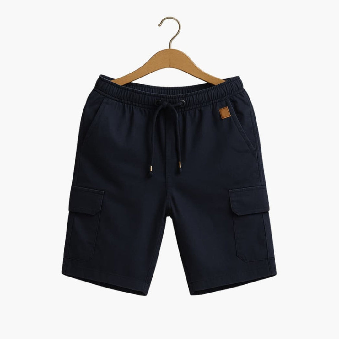 Men's short cargo pants with flap pocket