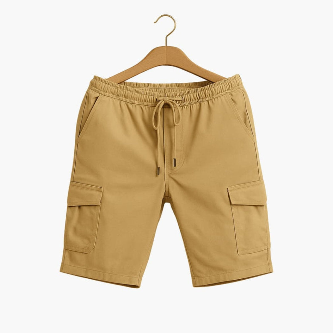 Men's short cargo pants with flap pocket