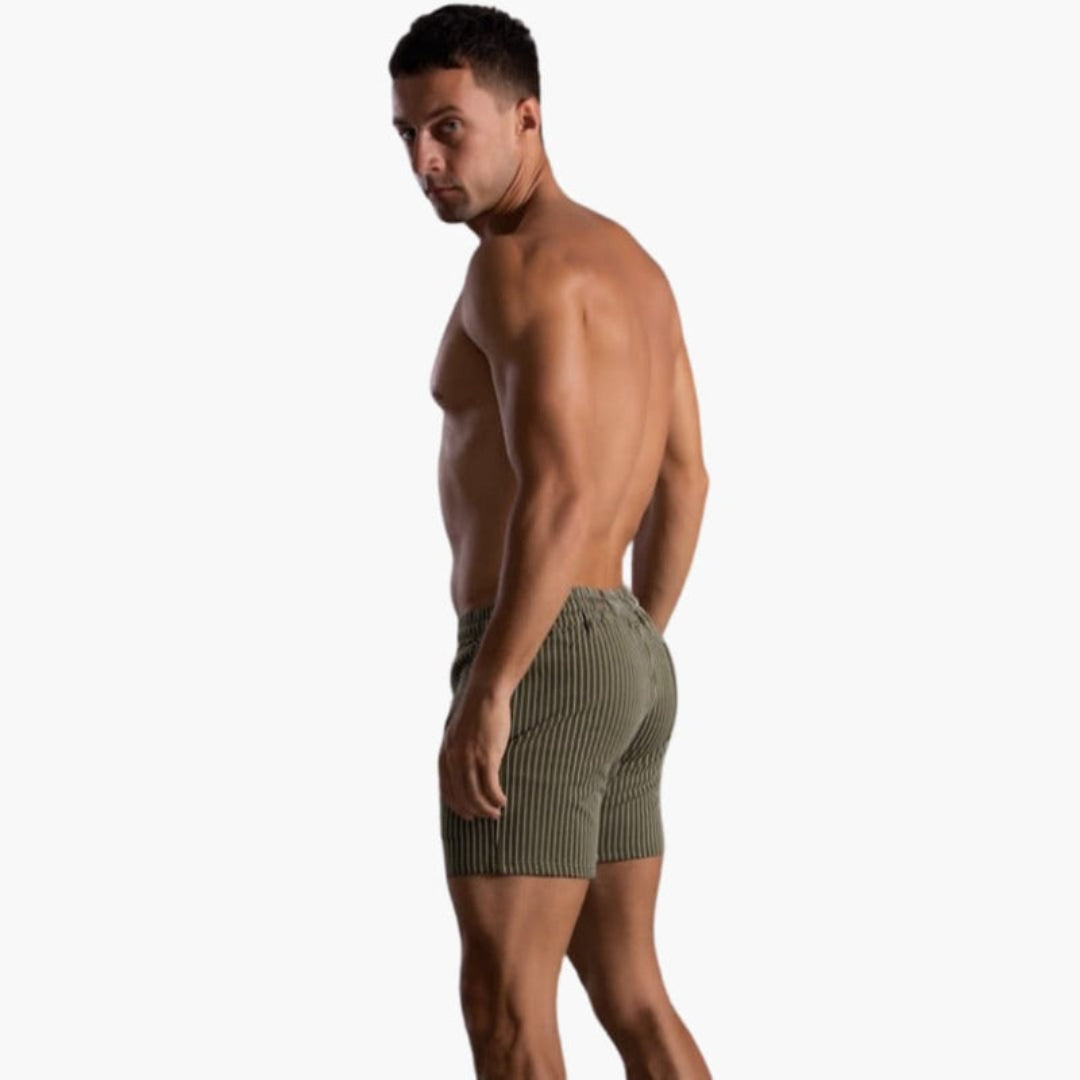 Short homme à cordon de serrage et motif rayé