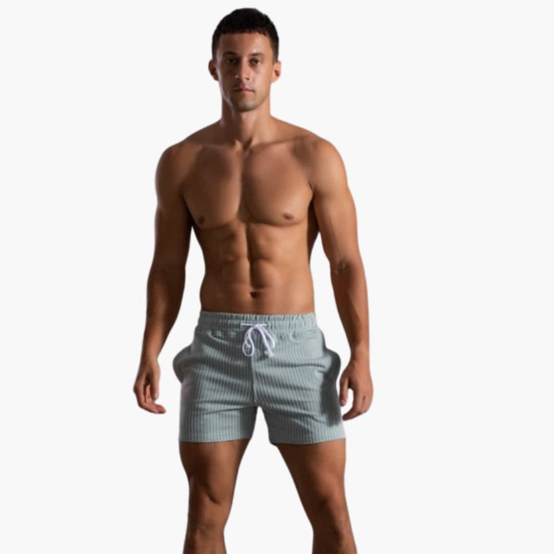 Short homme à cordon de serrage et motif rayé