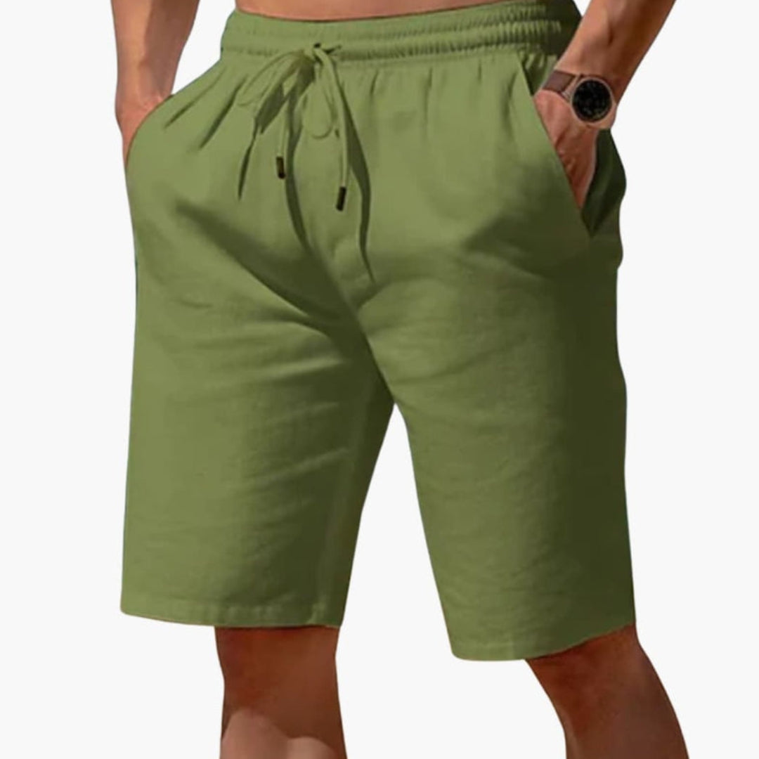 Short homme a taille à poches latérales et surface unie