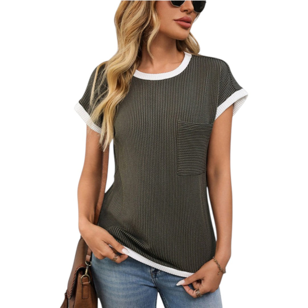 T-shirt Mulher com Decote Redondo e Bolso no Peito